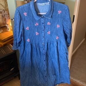 -Women’s Petite Medium Denim Dress with Pink Flowers